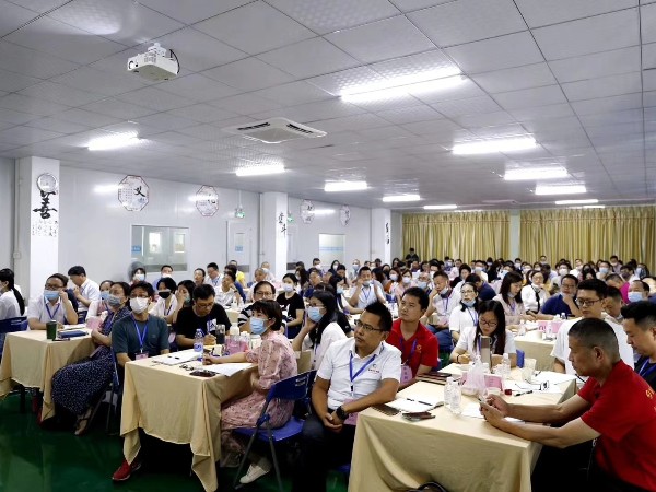 隆實想要不斷地進步，就得活到老學到老